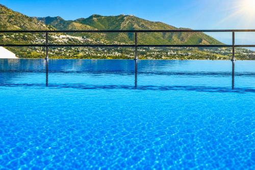 Mairena Forest sea view & pool- Happy Rentals