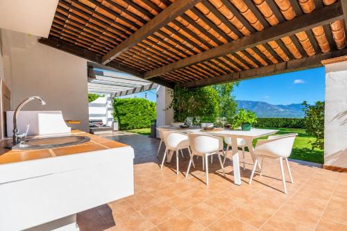 Mairena Forest sea view & pool- Happy Rentals