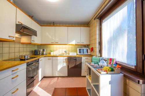 Chiara's Home with Balcony - Happy Rentals