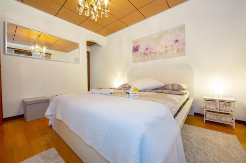 Chiara's Home with Balcony - Happy Rentals
