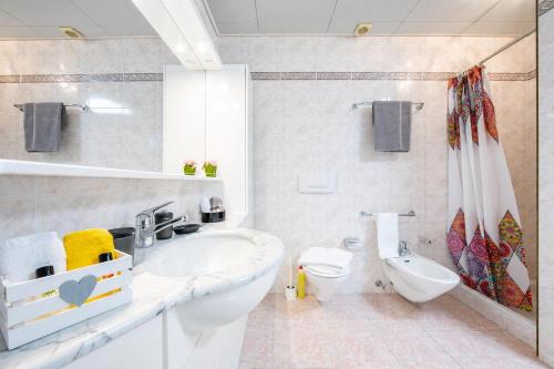 Chiara's Home with Balcony - Happy Rentals