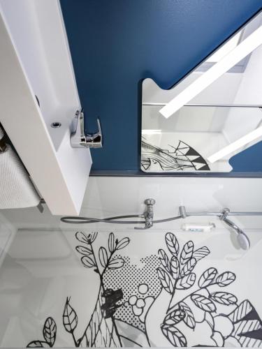 a bathroom with a mirror and a sink at Ibis budget Lorient Caudan in Caudan