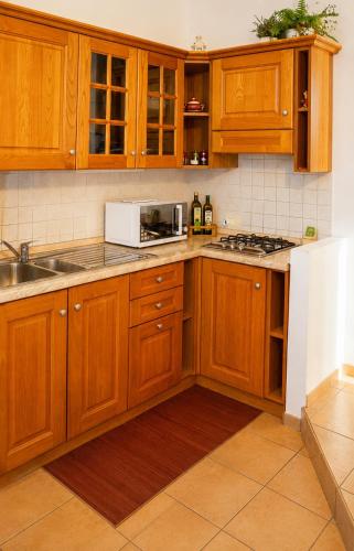 Nice apartment with free parking-airport 5' and city 10' by tram