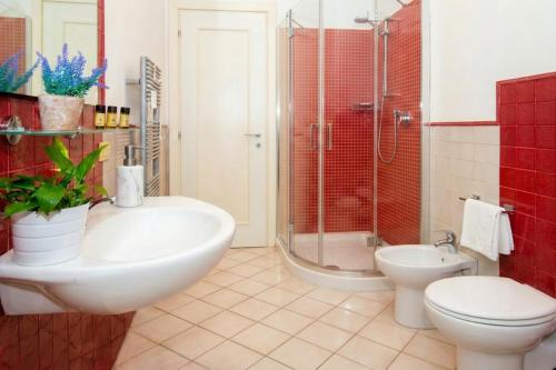 Nice apartment with free parking-airport 5' and city 10' by tram