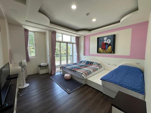 a bedroom with two beds and a tv in it at Yixiangjing Guesthouse in Zhushan