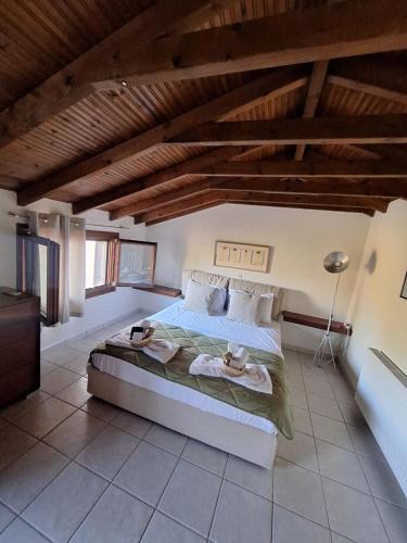 a bedroom with a bed with two cats laying on them at nikol villa elani in Siviri