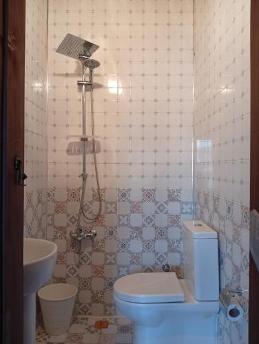 a bathroom with a toilet and a sink at Uşak Sanat Konağı in Uşak