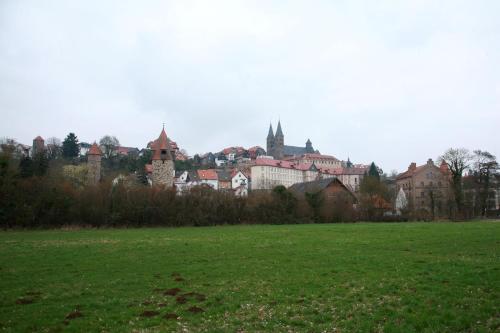 a large green field with a city in the background at Ferienwohnung Möbus in Fritzlar