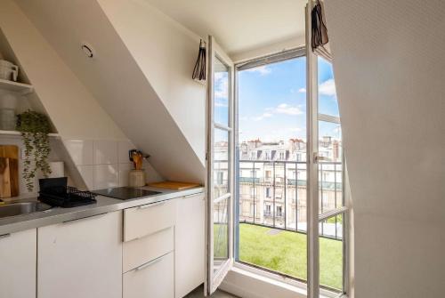 Sebastopol Chic Balcon & Parisian View
