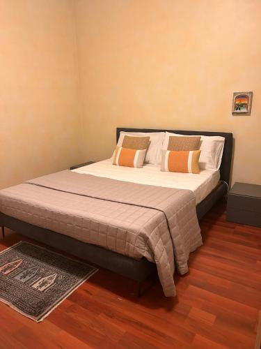 a bed with two pillows on it in a room at Casa dei Navigatori in Verona