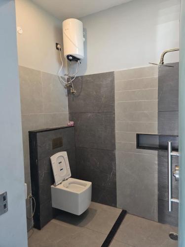 a bathroom with a white toilet in a room at Silver Valley Villas in Yercaud