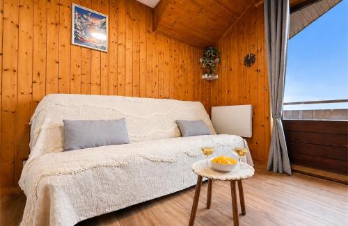 a bedroom with a bed and a table with wine glasses at Vue Lac Léman & Télécabine à 1 minute in Thollon
