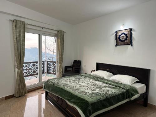 a bedroom with a bed and a large window at Kodai Cloud Villa in Kodaikānāl