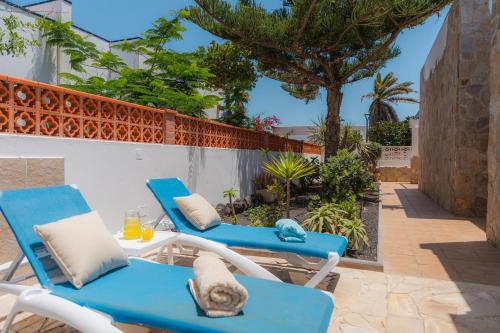Beach house with the heated pool next to Rocky Point