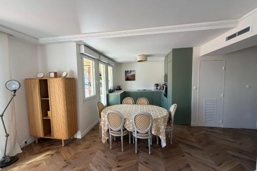 Large 105m Apt with Terrace & Parking