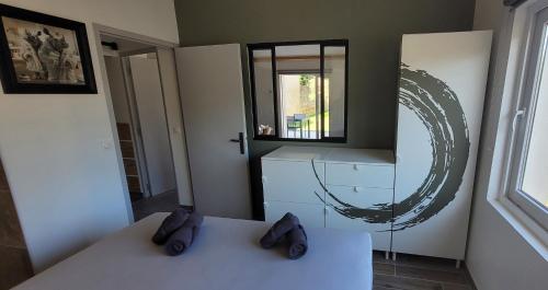a room with a white table and a mirror at Gîte la Cabridello in Barbentane