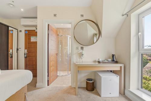 a bathroom with a sink and a mirror at London Star Hotel in London