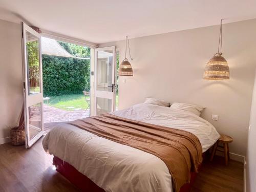 a bedroom with a bed and two pendant lights at Petit Lodge in Pierrevert