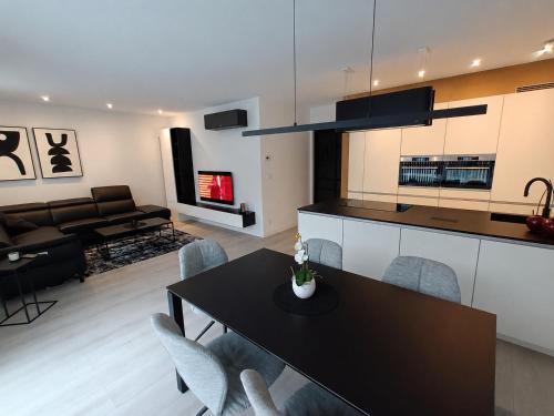a kitchen and living room with a table and chairs at TML House in Boom