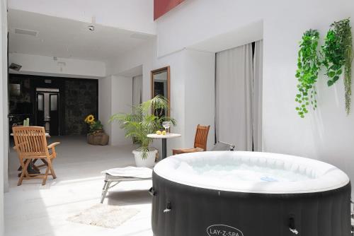 a large bath tub in a living room at Brothers House in Arrecife