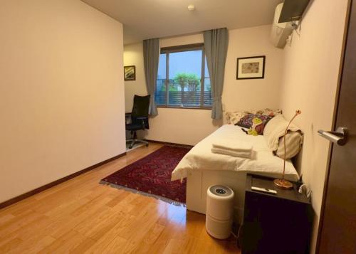 Hanegi Park Dog Lover Home Stay - near Shimokitazawa, 10 min to Shibuya下北沢 渋谷至近 羽根木公園前の邸宅犬好きな方ホームステイ