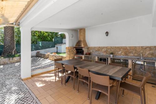 Relaxing Lagos Villa with Private Pool, 6 Min Beach