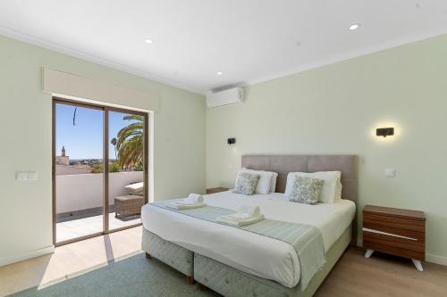 Relaxing Lagos Villa with Private Pool, 6 Min Beach