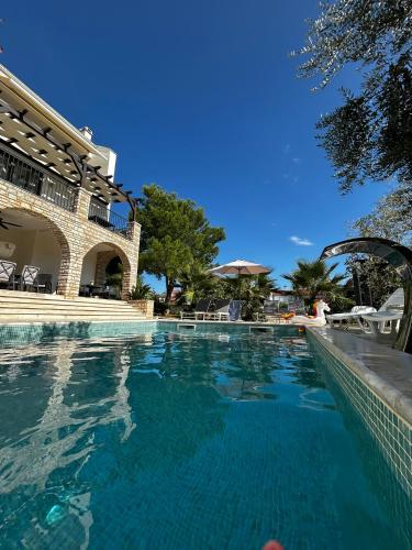 a swimming pool in front of a building at Villa Jalan in Vrsi