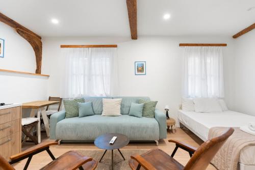 Ziv Boutique Apartments Town Square III