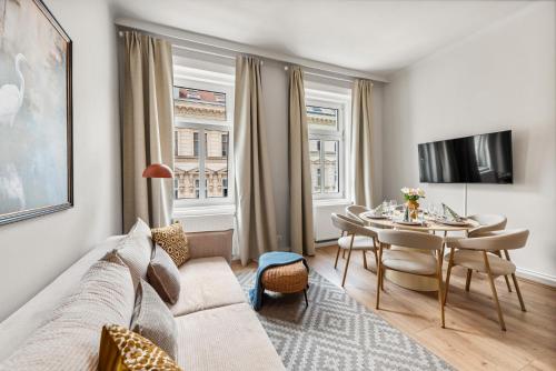 Elégance - 2BR Superior Family Suite with AC - City Center