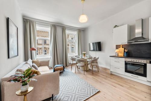 Elégance - 2BR Superior Family Suite with AC - City Center