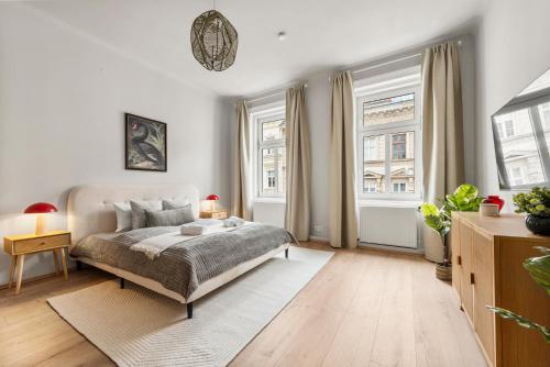 Elégance - 2BR Superior Family Suite with AC - City Center