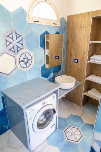 a bathroom with a washing machine and a sink at Agriresort La Dragonara in Bacoli