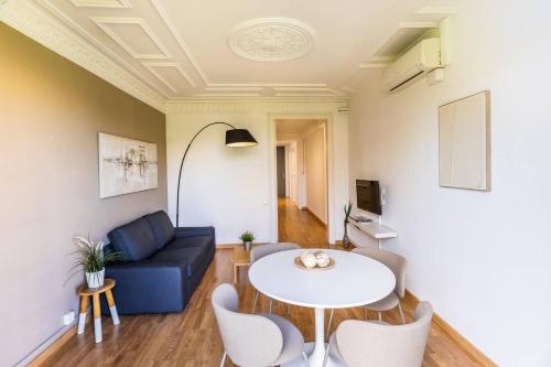 41AGRVC1137 cozy and bright apartment