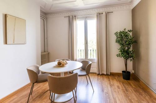 41AGRVC1137 cozy and bright apartment