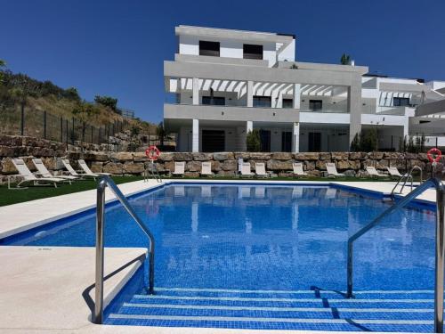 Chic and elegant apartment with pool and terrace in Estepona Bayside