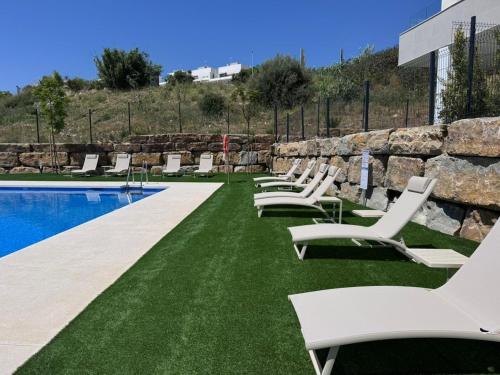 Chic and elegant apartment with pool and terrace in Estepona Bayside