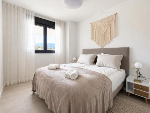 Chic and elegant apartment with pool and terrace in Estepona Bayside