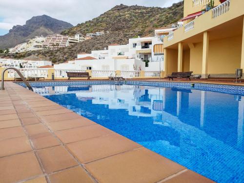 Charming & Sunny Apartment with Ocean View