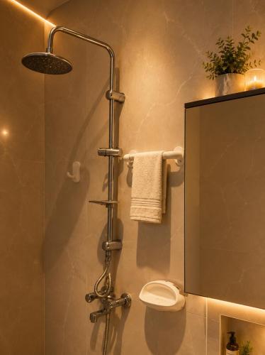 a bathroom with a shower with a toilet and a mirror at appartement golf in Bamako