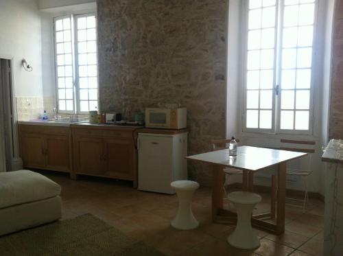 Old town Nice stunning modern 1 bedroom flat sleeps 3