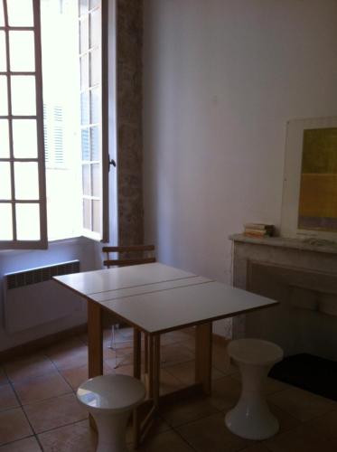 Old town Nice stunning modern 1 bedroom flat sleeps 3