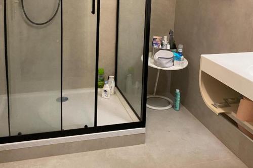 Apartment Sleeps 6 with Garden & Balcony