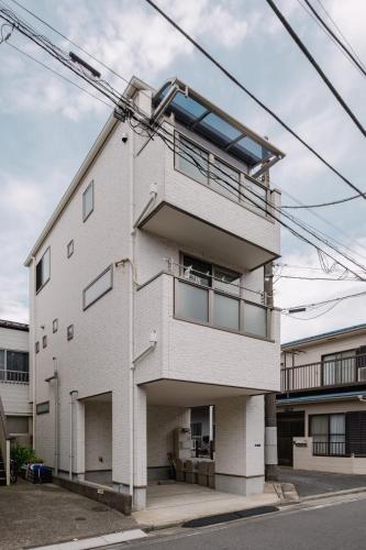 75sqm kids friendly house, free parking, 3 bedrooms 7 beds, 17min Asakusa, 3min walk Station, direct access to NRT or HND airport