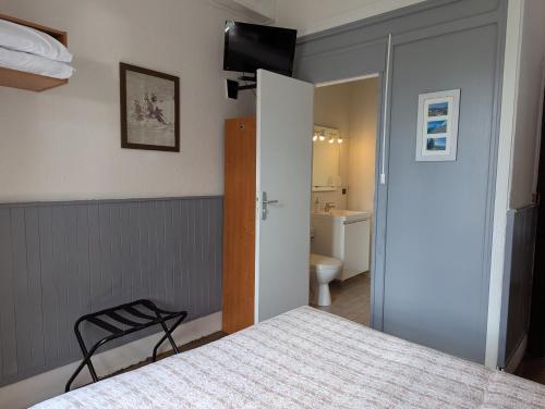 a bedroom with a bed and a television on the wall at Les 4 Montagnes in Villard-de-Lans