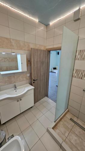 Rhodes City University Suite