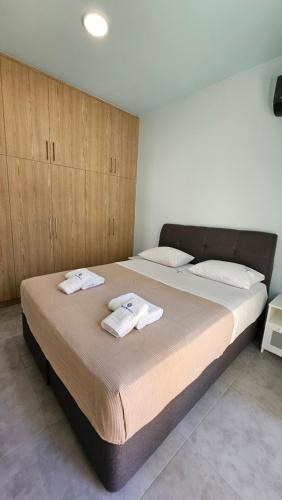Rhodes City University Suite