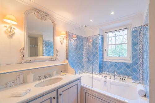 a bathroom with a sink and a mirror at Hotel la Ponche in Saint-Tropez