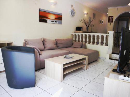 SUNNY VILLA HOLIDAY HOME