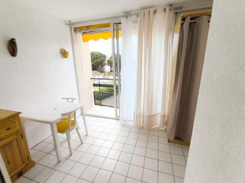 T2 pour 2-4pers, calme en résidence avec terrasse et parking privé à Port-Camargue